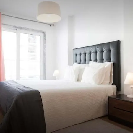 Modern For Family And Group Of Friends Appartement