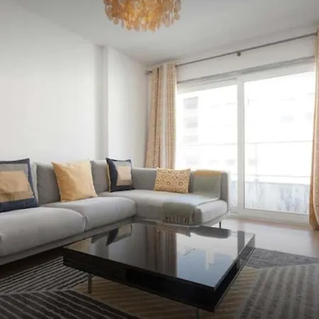Modern For Family And Group Of Friends * Sacavém