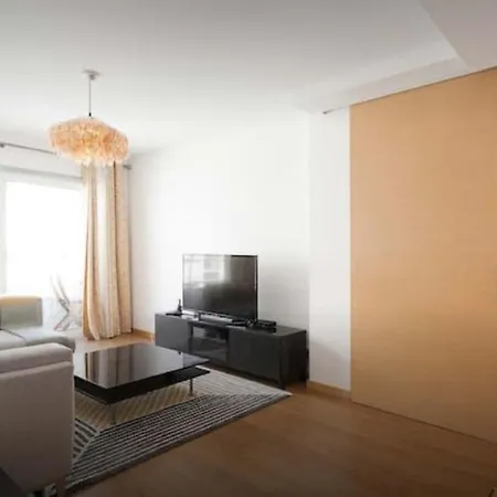 Modern For Family And Group Of Friends Sacavém