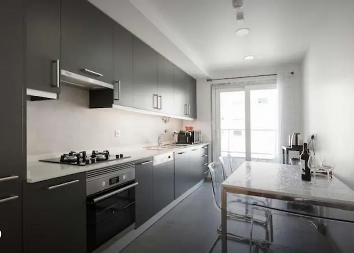 Modern For Family And Group Of Friends Διαμέρισμα