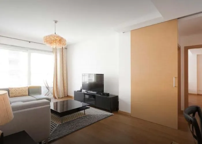 Modern For Family And Group Of Friends Sacavém
